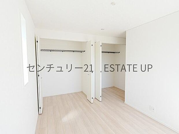 【洋室】収納もあるのでライフスタイルに合わせて、多目的にお使いいただけます。