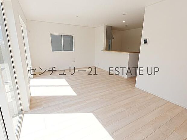 【リビング】お好きなインテリアなどを飾って、ご家族で安らげる癒しの空間をお作りいただけます。