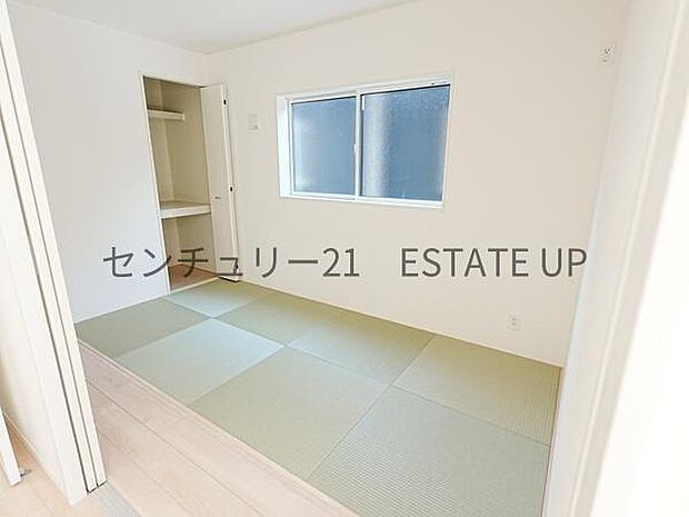 【和室】キッチン横に和室があり、お子様が遊べるキッズスペースにぴったりで調理しながら見守れます♪