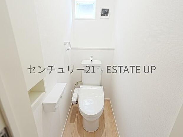 【トイレ】温水洗浄便座付きのトイレです。