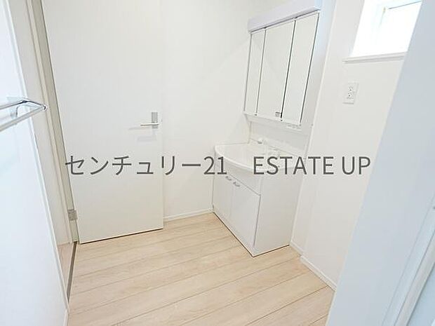 【洗面台・洗面所】スペースの広い洗面所が特徴