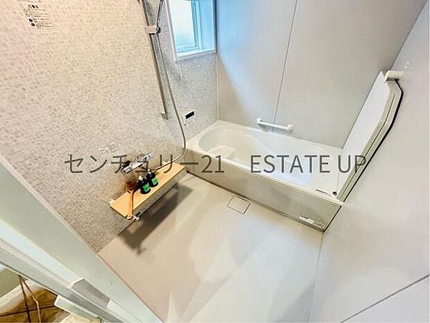 【バス】1日の疲れを癒してくれる広々としたバスルーム。