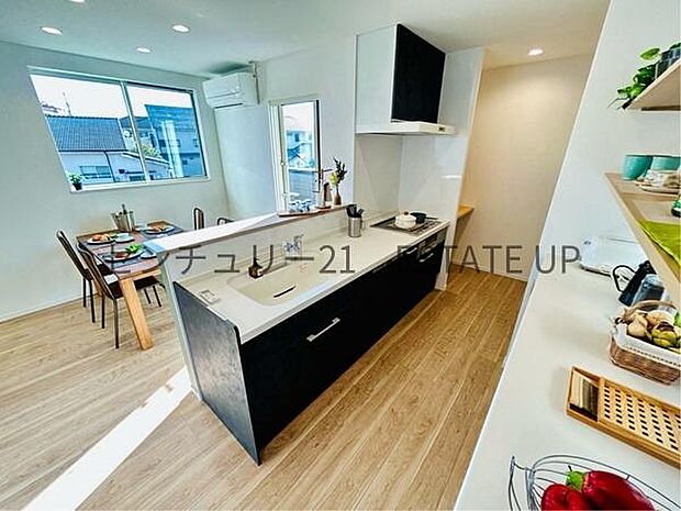 【キッチン】解放感に優れているオープンキッチン