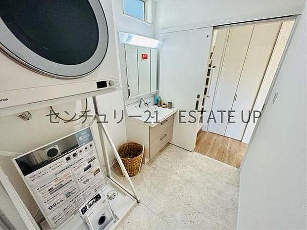 【洗面台・洗面所】乾太くんが装備してあり、雨の日も火山灰の時もすぐ乾燥してくれます。