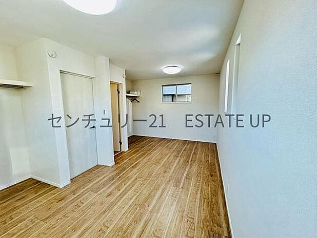 【洋室】収納もあるのでライフスタイルに合わせて、多目的にお使いいただけます。