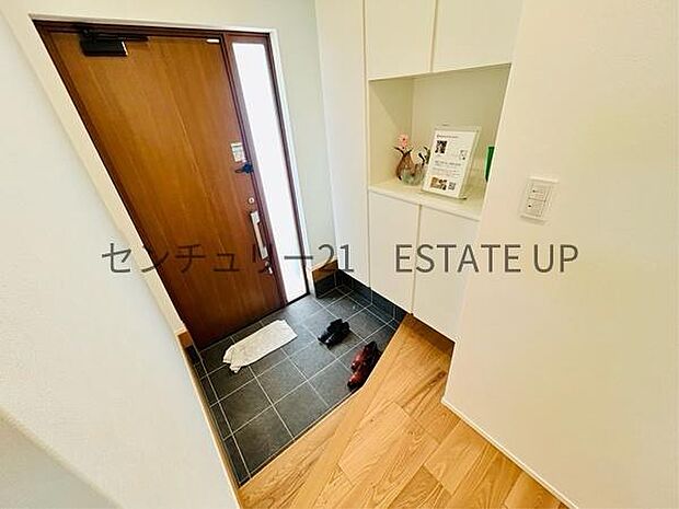 【玄関】広々とした玄関です。