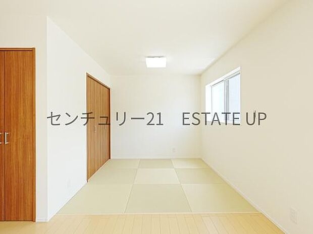 【和室】リビングに和室があり、来客室にも、思い切りお子様が遊べるキッズスペースにもお昼寝スペースにも多様に使用できます!