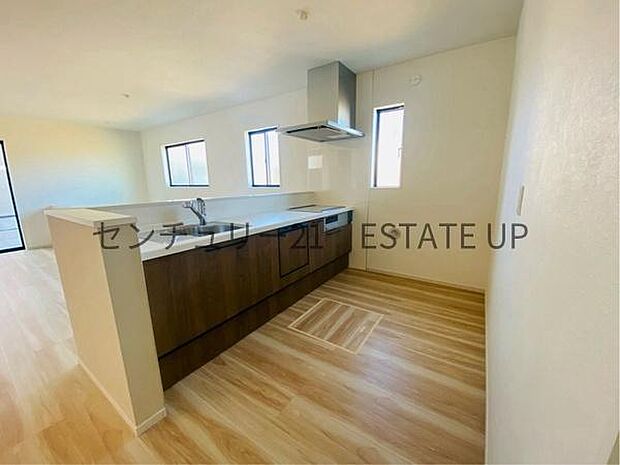 【キッチン】解放感に優れているオープンキッチン