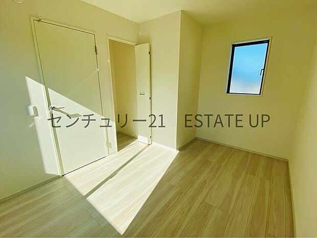 【洋室】収納スペースとしても活用できます。