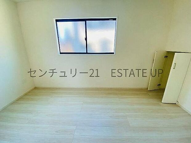 【洋室】リビングの横に洋室があり様々な使い方ができます♪