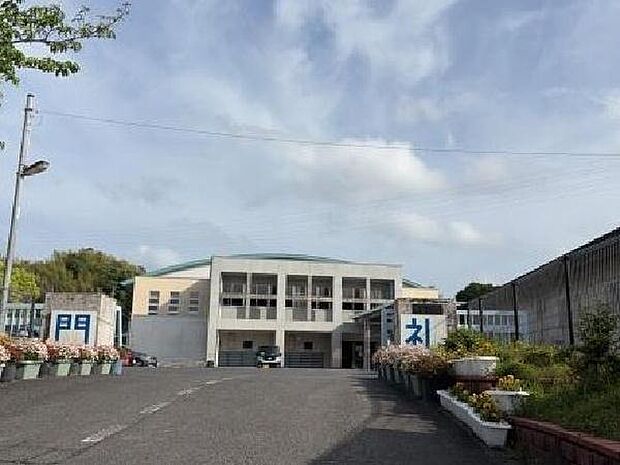 鹿児島市立和田中学校まで579m、鹿児島市立和田中学校（校訓：創造・錬磨・敬愛）が最寄りにあり、自ら学び鍛え、相手を思いやる姿勢を育む教育環境です。