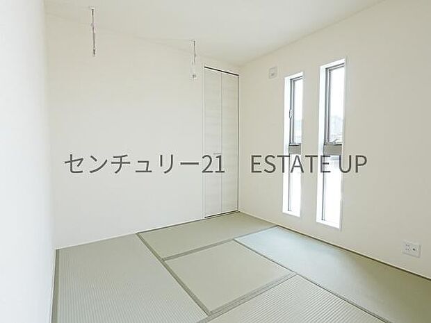 【和室】リビングに和室があり、来客室にも、思い切りお子様が遊べるキッズスペースにもお昼寝スペースにも多様に使用できます！