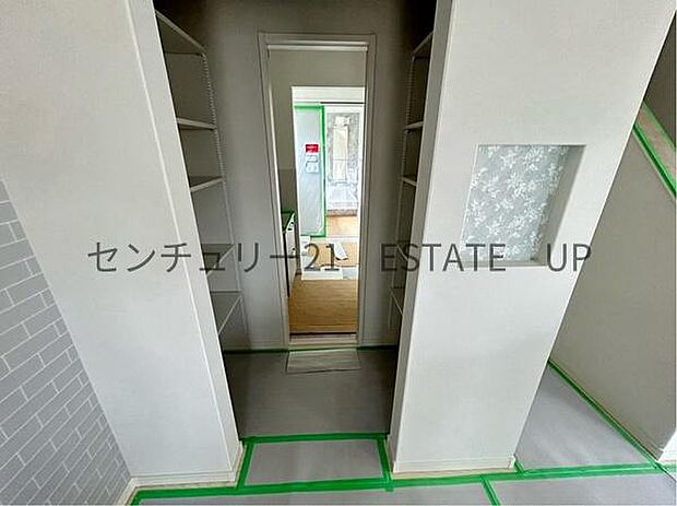 【キッチン】食品や日用品をすっきり収納！使い勝手のいいパントリーでキッチンが広々快適に。