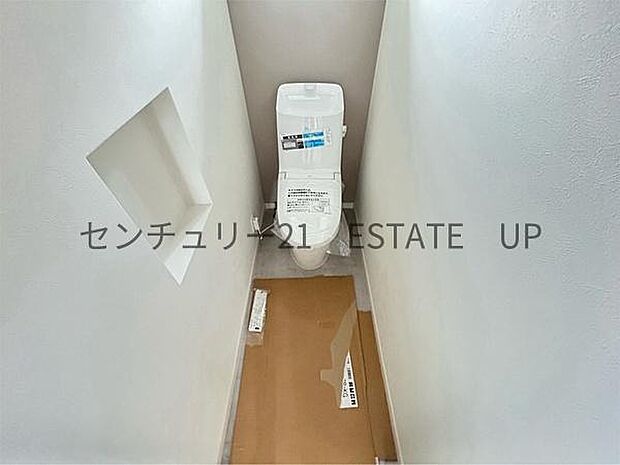 【トイレ】温水洗浄便座付きのトイレです。