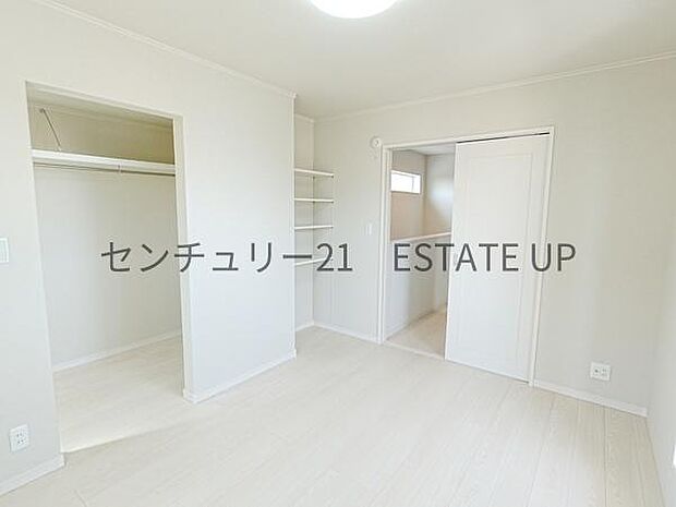 【洋室】収納もあるのでライフスタイルに合わせて、多目的にお使いいただけます。