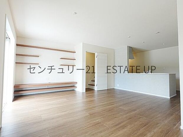 【リビング】お好きにアレンジして家具を置き、ご家族で安らげる癒しの空間をお作りいただけます。