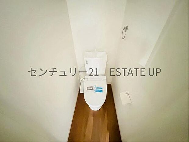 【トイレ】温水洗浄便座付きのトイレです。