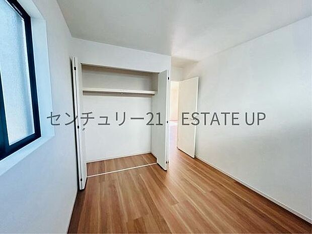 【洋室】収納もあるのでライフスタイルに合わせて、多目的にお使いいただけます。