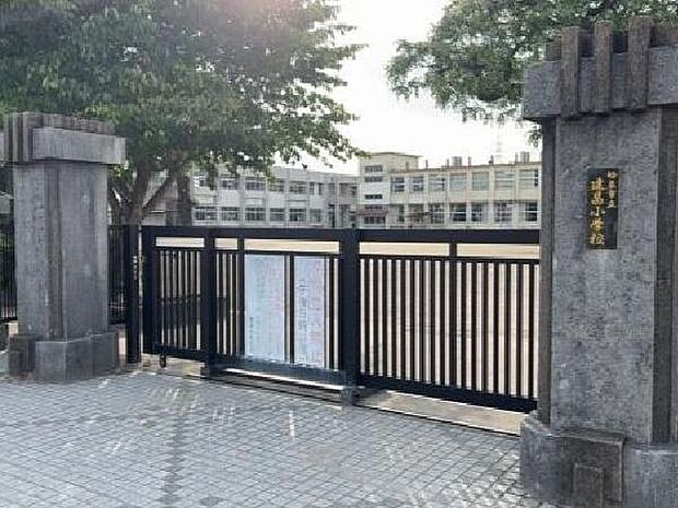 姶良市立建昌小学校まで918m、姶良市立建昌小学校の校訓は「元気で力のある建昌の子」です。