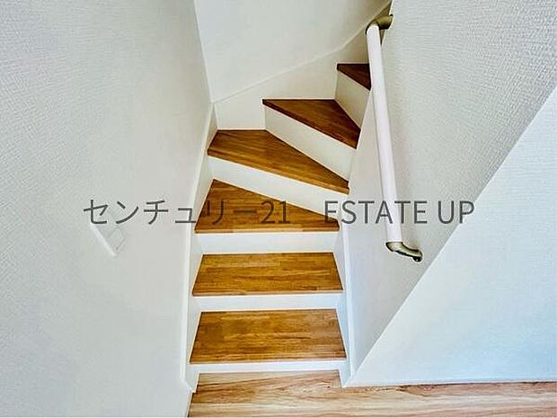 【階段】リビング階段なので家族のコミュニケーションが増えますね。