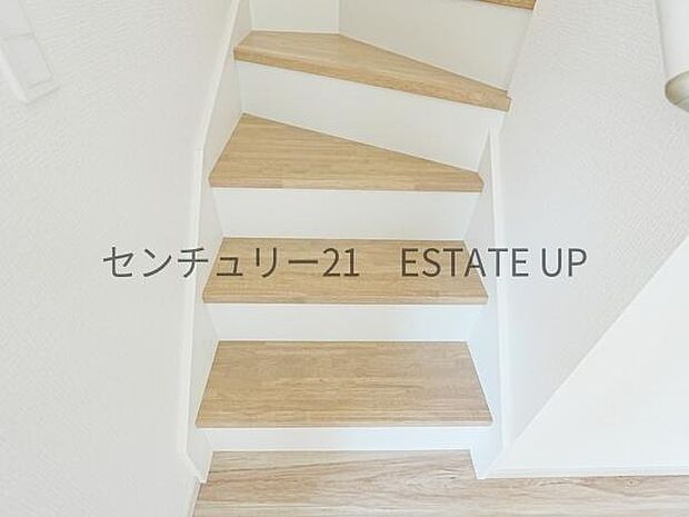 【階段】リビング階段なので家族のコミュニケーションが増えますね。
