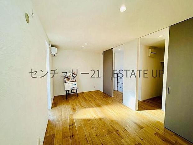 【洋室】家族構成やライフスタイルに合わせて、多目的にお使いいただけます。