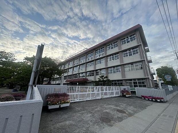 鹿児島市立西田小学校まで358m、西田小学校では、校訓「かしこく・やさしく・たくましく」を教育の柱にしています。