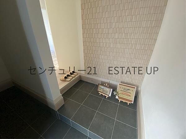 【玄関】広々とした玄関です。