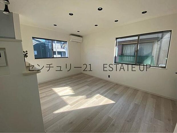 【リビング】お好きなインテリアなどを飾って、ご家族で安らげる癒しの空間をお作りいただけます。