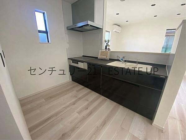 【キッチン】解放感に優れているオープンキッチン