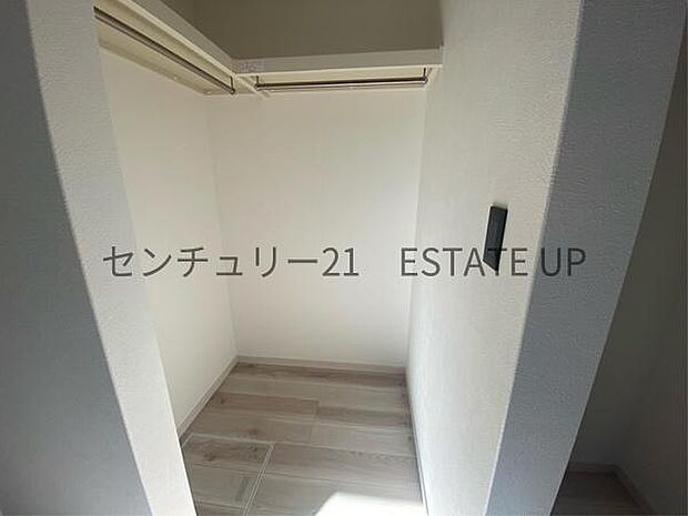 【収納】洋室横の収納でアウトドアグッズやスポーツ用品をスッキリ収納できます