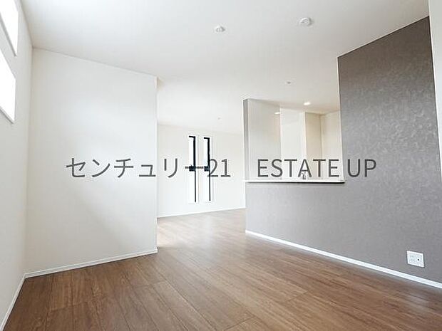【リビング】お好きにアレンジして家具を置き、ご家族で安らげる癒しの空間をお作りいただけます。