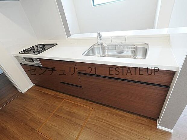 【キッチン】解放感に優れているキッチン♪床下収納もあります。