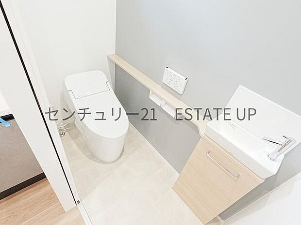 【トイレ】トイレ内に手洗いスペースを完備で鏡も置いてオシャレに♪