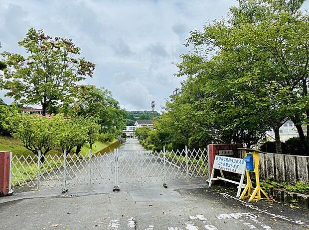 日置市立伊集院北中学校まで1923m、立志・躍動・友情を胸に、緑豊かな環境で未来を切り拓く。伊集院北中学校は、全世代が支える学びの環境です。