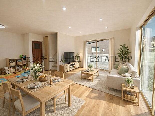 【リビング】広々としたリビング空間で、家族団らんや来客時にもゆったり過ごせる心地よい空間。※ホームステージングしているイメージ図です。