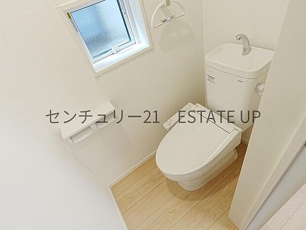 【トイレ】温水洗浄便座付きのトイレです。