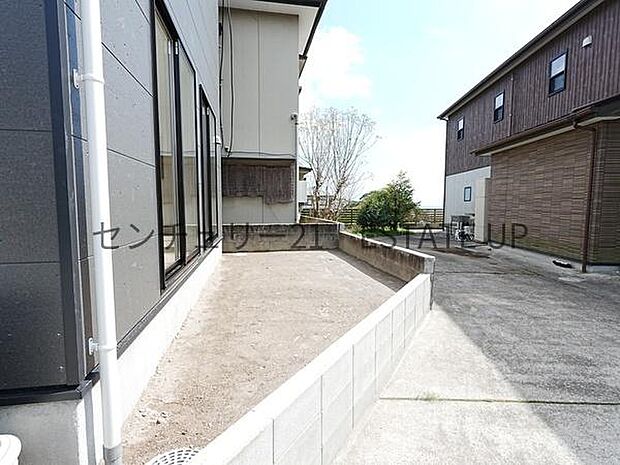 【庭】ガーデニングやお子様の遊びなど多岐にわたってご利用いただけます。