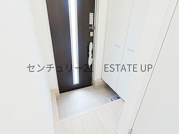 【玄関】シューズボックスがある玄関です。