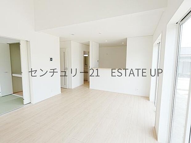 【リビング】お好きなインテリアなどを飾って、ご家族で安らげる癒しの空間をお作りいただけます。