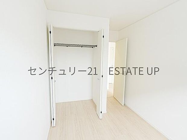 【洋室】クローゼットがあるのですぐに着替えができ便利です♪
