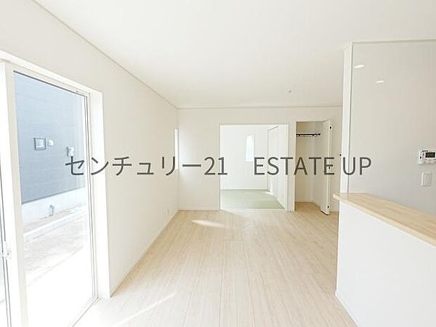 【リビング】お好きなインテリアなどを飾って、ご家族で安らげる癒しの空間をお作りいただけます。