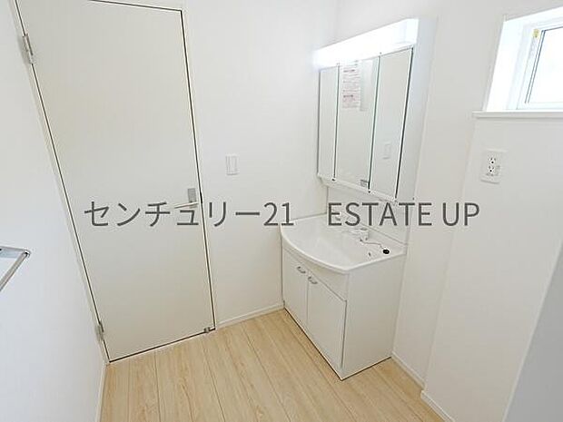 【洗面台・洗面所】スペースの広い洗面所が特徴