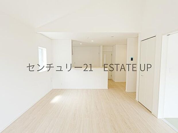 【リビング】お好きなインテリアなどを飾って、ご家族で安らげる癒しの空間をお作りいただけます。