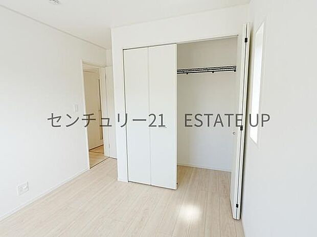 【洋室】5帖の洋室。家族構成に合わせて、多目的にお使いいただけます。