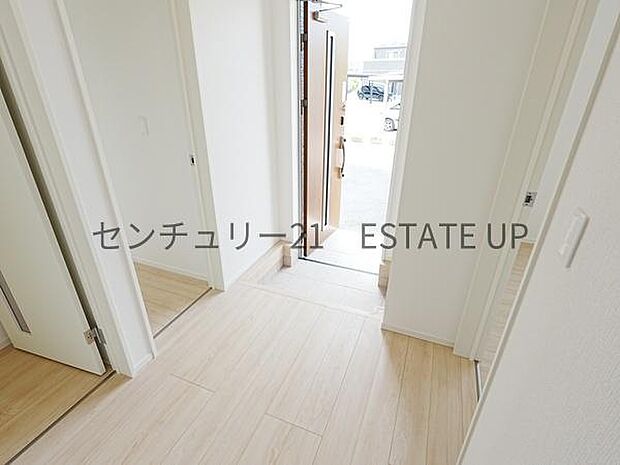 【玄関】シューズボックスがある玄関です。