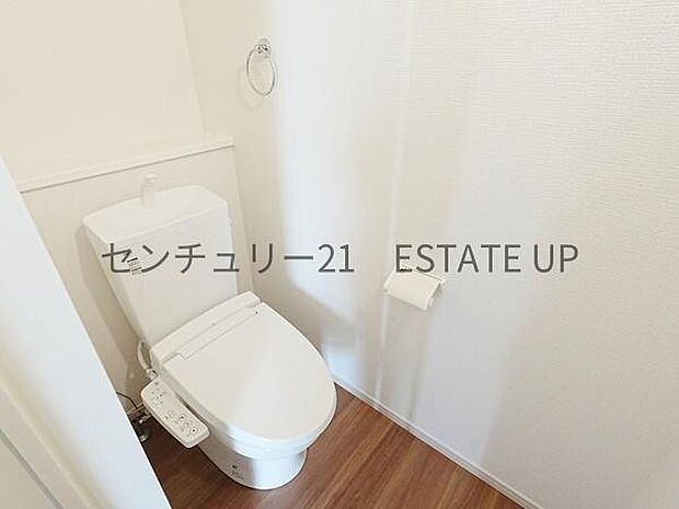 【トイレ】温水洗浄便座付きのトイレです。