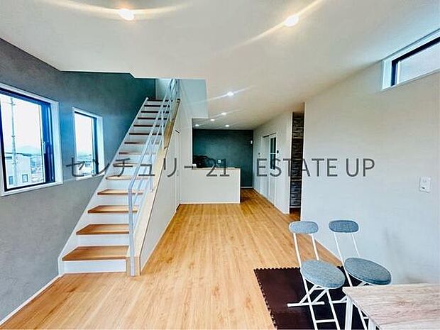 【リビング】お好きなインテリアなどを飾って、ご家族で安らげる癒しの空間をお作りいただけます。