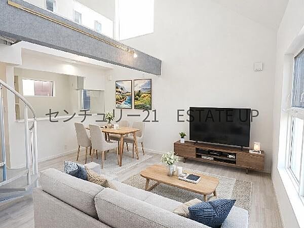 【リビング】リビング空間にキッチンがあり、みんなで食事を楽しめる空間。※ホームステージングしているイメージ図です。