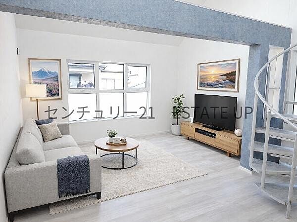 【リビング】広々としたリビング空間で、家族団らんや来客時にもゆったり過ごせる心地よい空間。※ホームステージングしているイメージ図です。